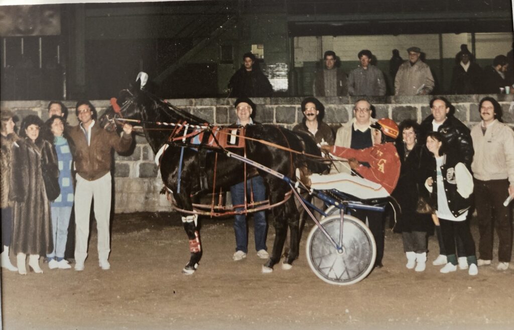 The Big Apple – Winner – Yonkers Raceway Gary Goldstein’s Harness Horse Racing Treasured Moments)